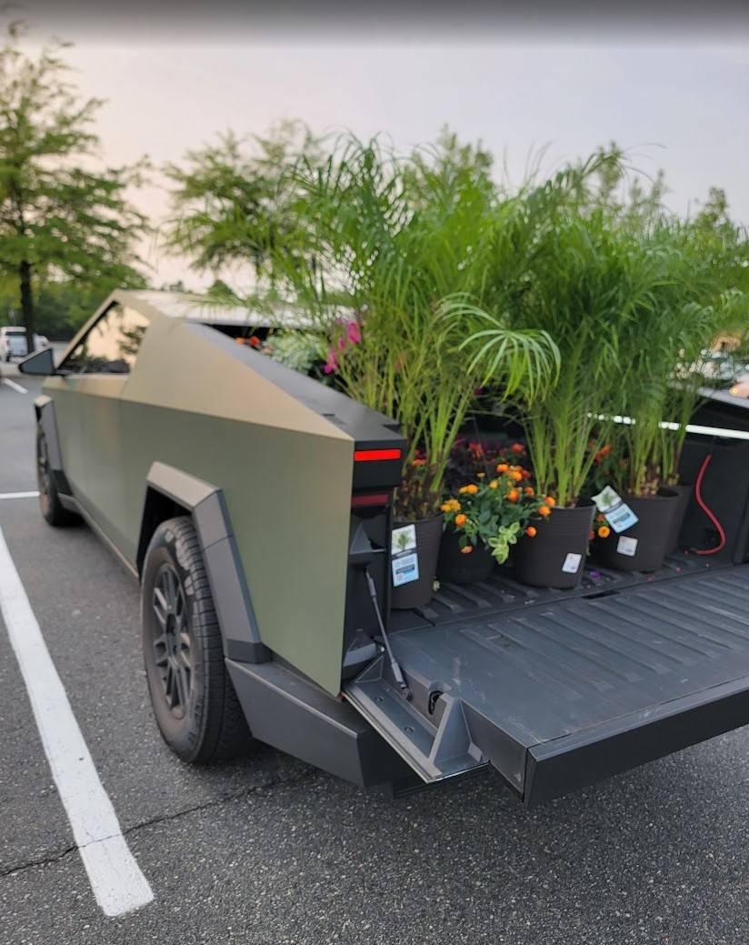 Tesla Cybertruck What Are You Hauling in your Cybertruck? 🦾 👷‍♂️ Planting 2