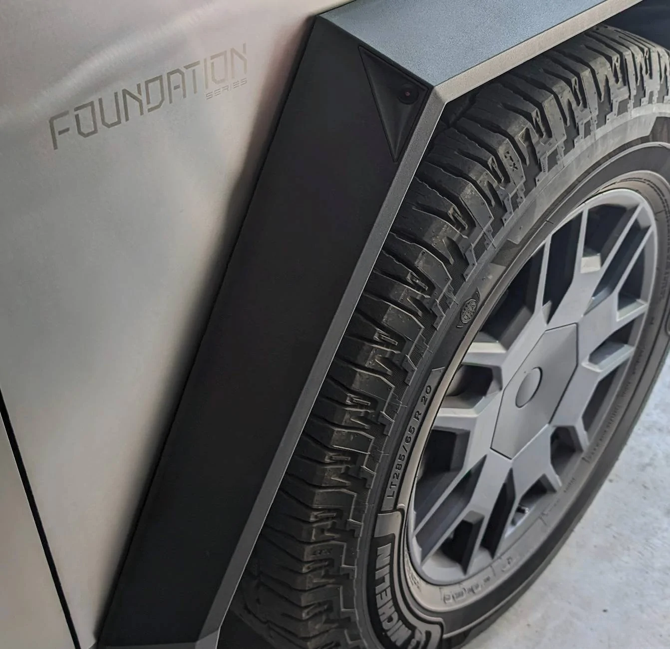 Tesla Roadster 2nd gen Changing tires on Cybertruck. Anyone know?? PXL_20240605_195047627