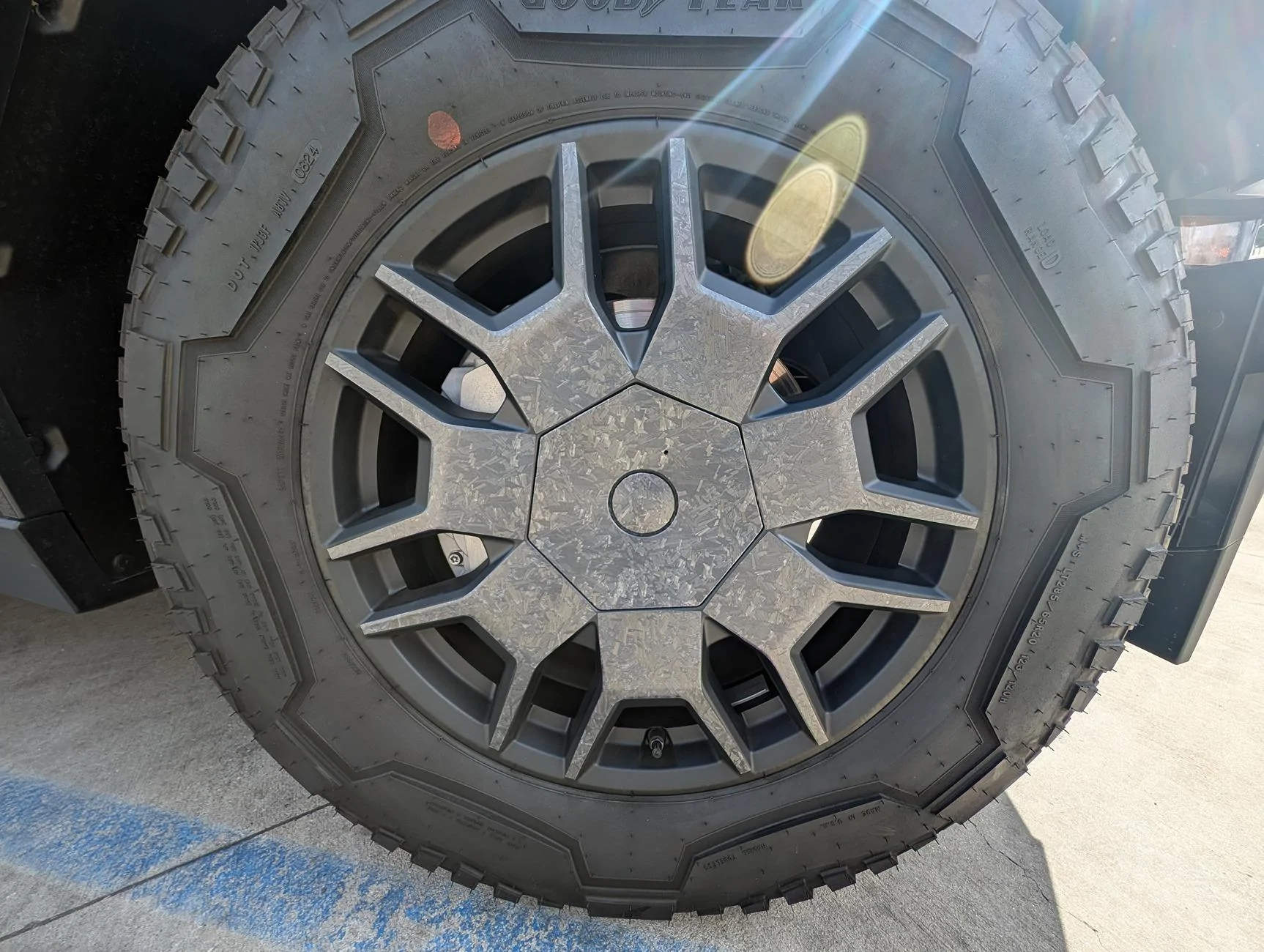 Tesla Cybertruck Forged Carbon Fiber (Matte PPF) New Release PXL_20240801_230132211