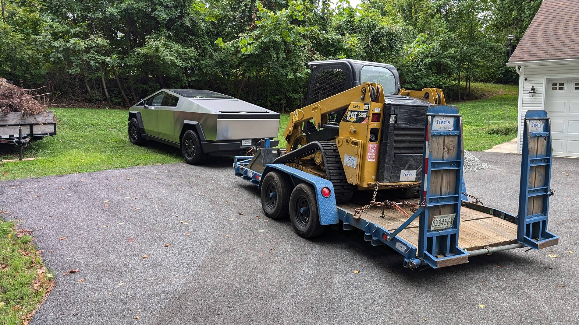 Tesla Cybertruck What Are You Hauling in your Cybertruck? 🦾 👷‍♂️ PXL_20240830_203003256.RAW-01.MP.COVER