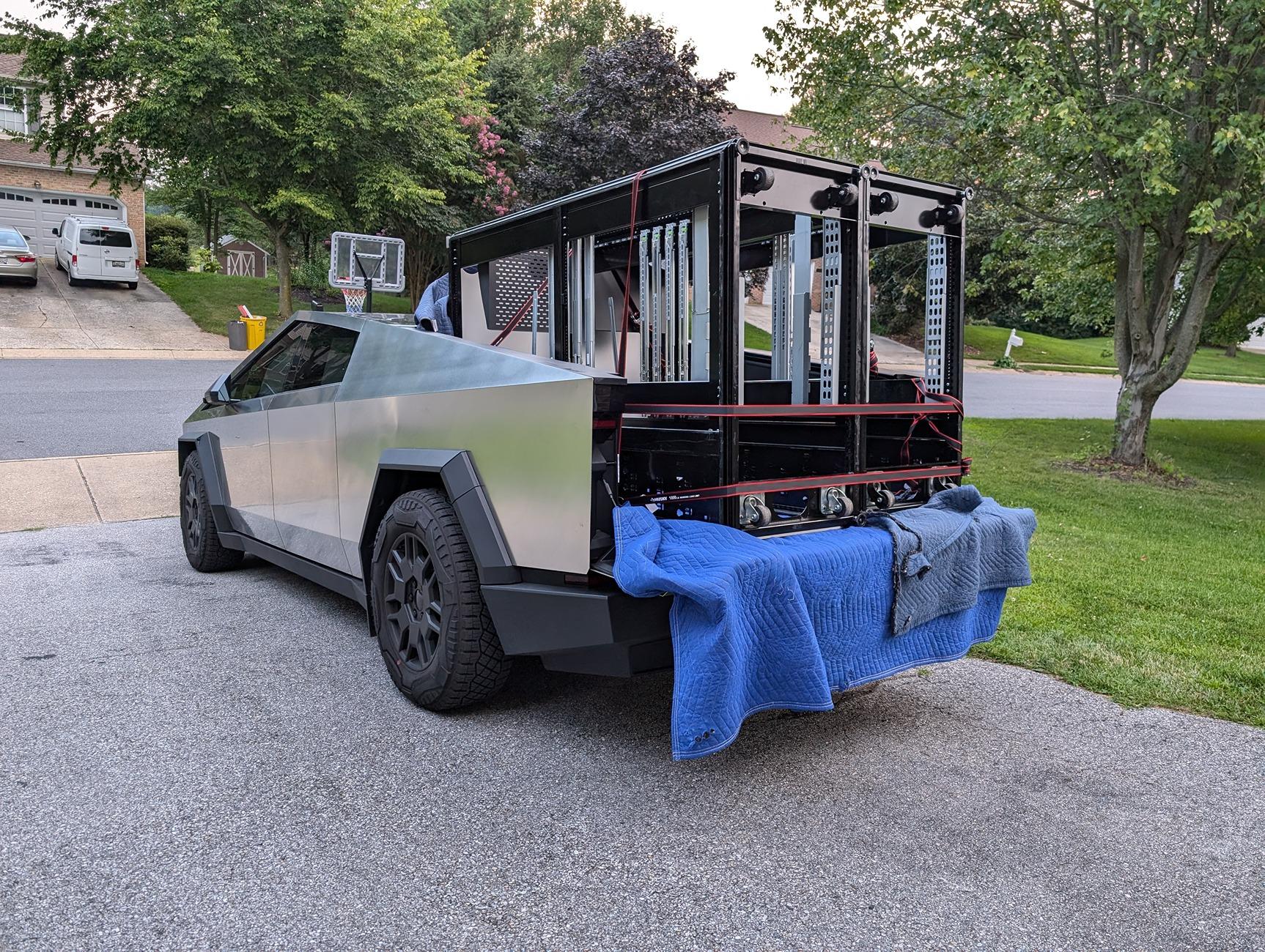 Tesla Cybertruck What Are You Hauling in your Cybertruck? 🦾 👷‍♂️ rack2