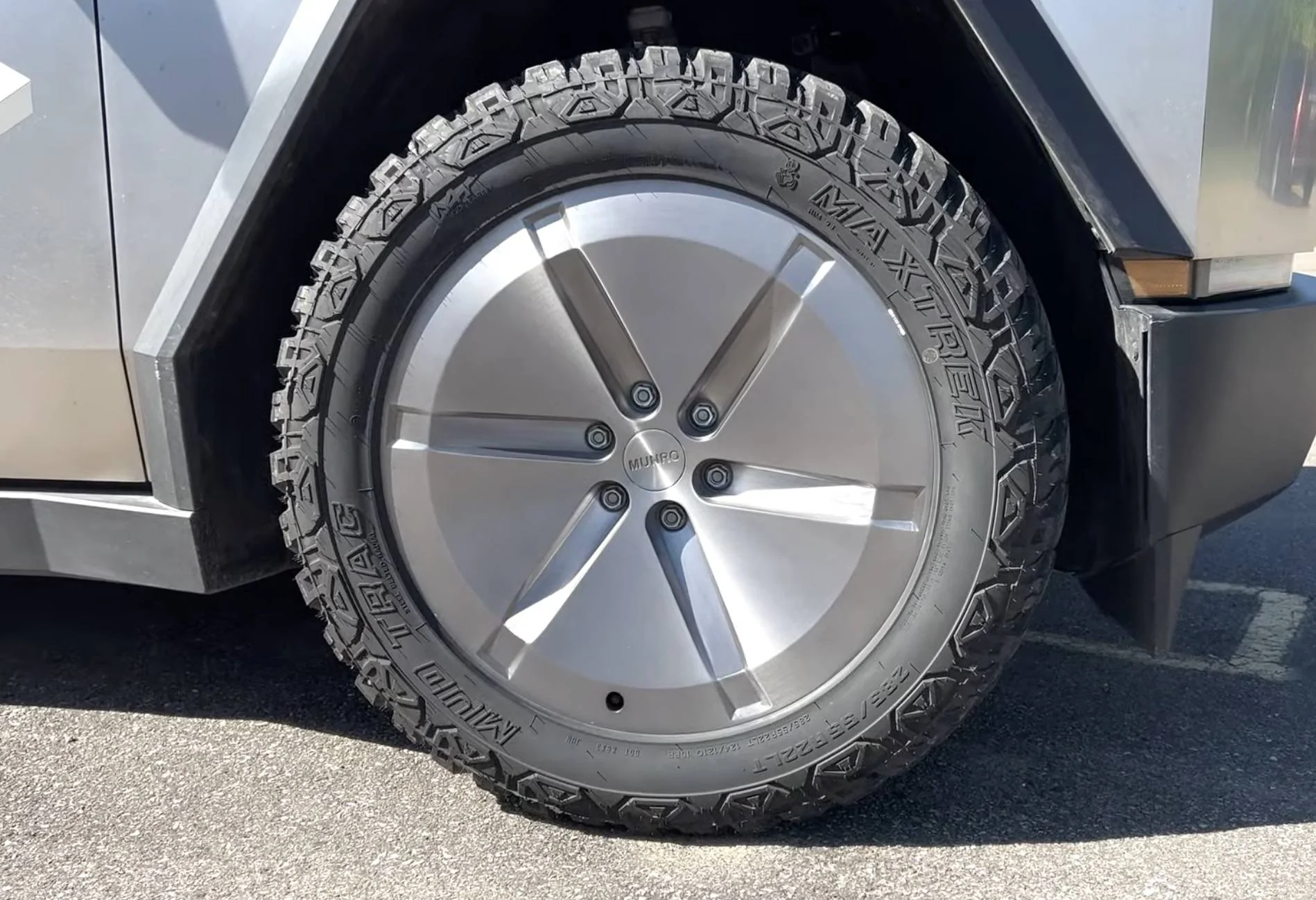 Sandy Munro Delta Wheels Cyberturck 2.jpg
