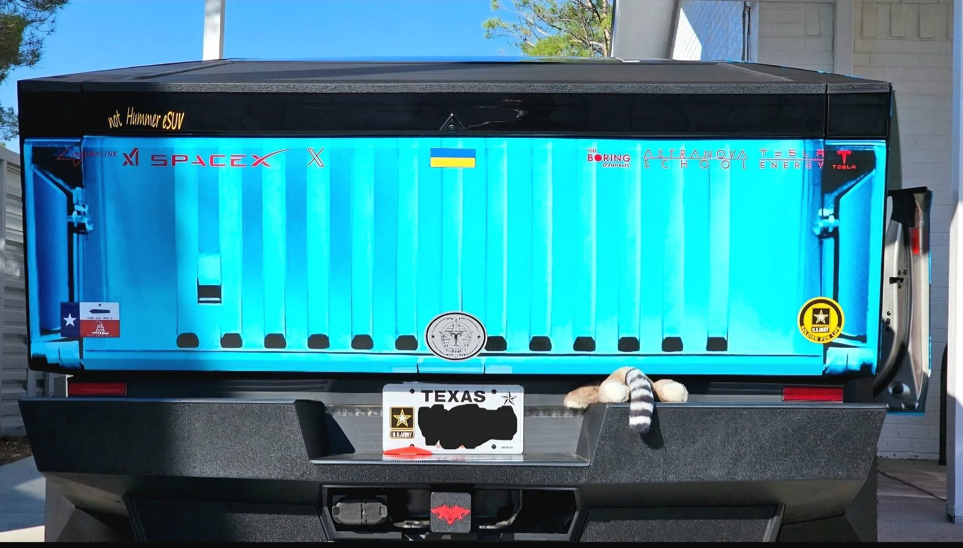 Tesla Cybertruck CUSTOM GRAPHICS / DESIGN / THEME Vinyl Wrap & PPF Cybertruck -- Photos & Videos Screenshot_20241013_104729_Gallery