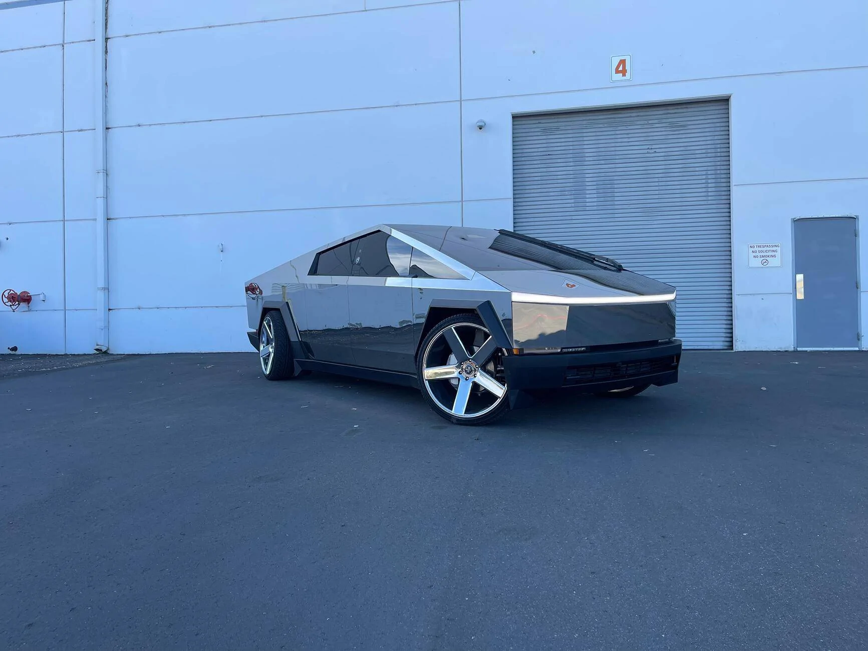 Tesla Roadster 2nd gen ⬇️ CYBERTRUCKco LOWERING rods kit now available! tempImage0HzrNC