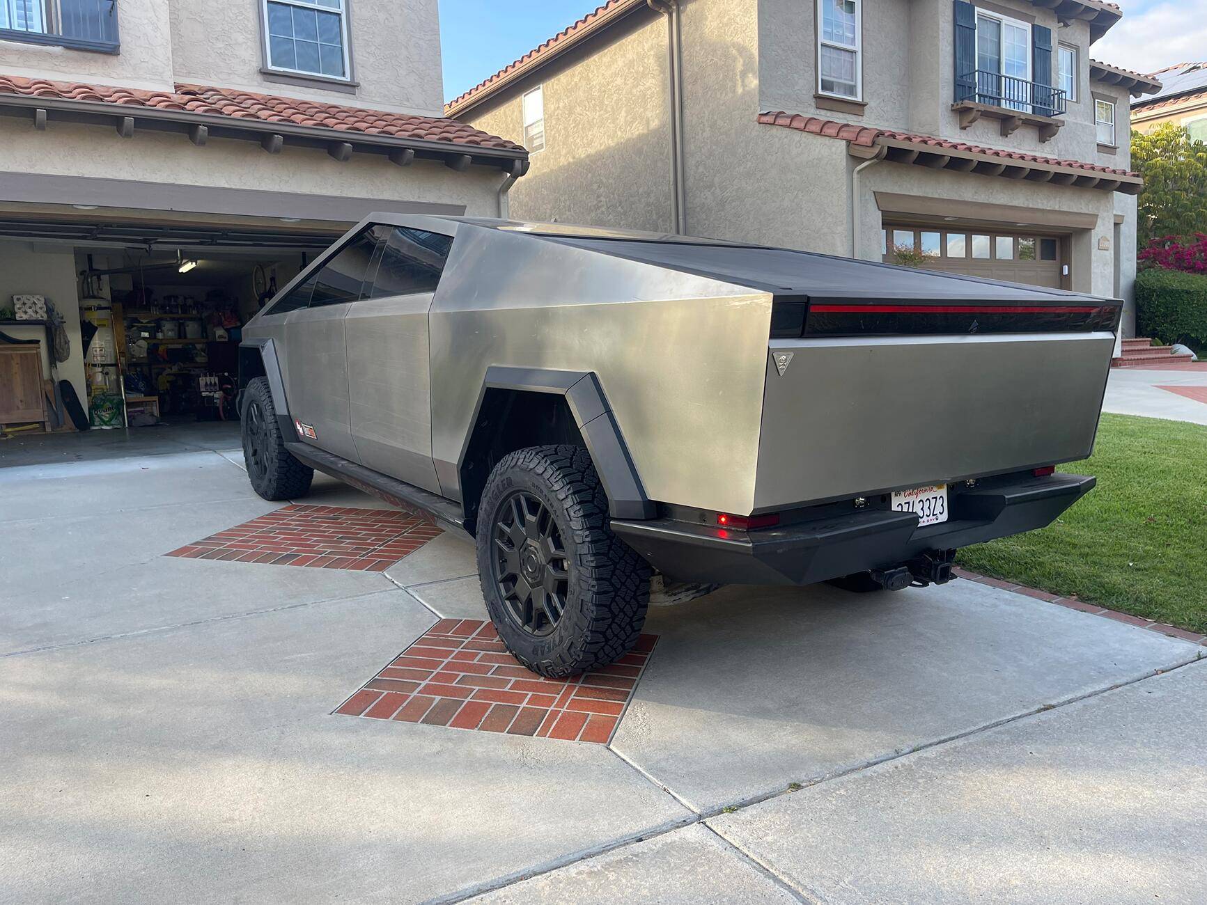 Tesla Roadster 2nd gen Any suggestion of tailgate spare tire mount solution?? tempImage3fcQAM