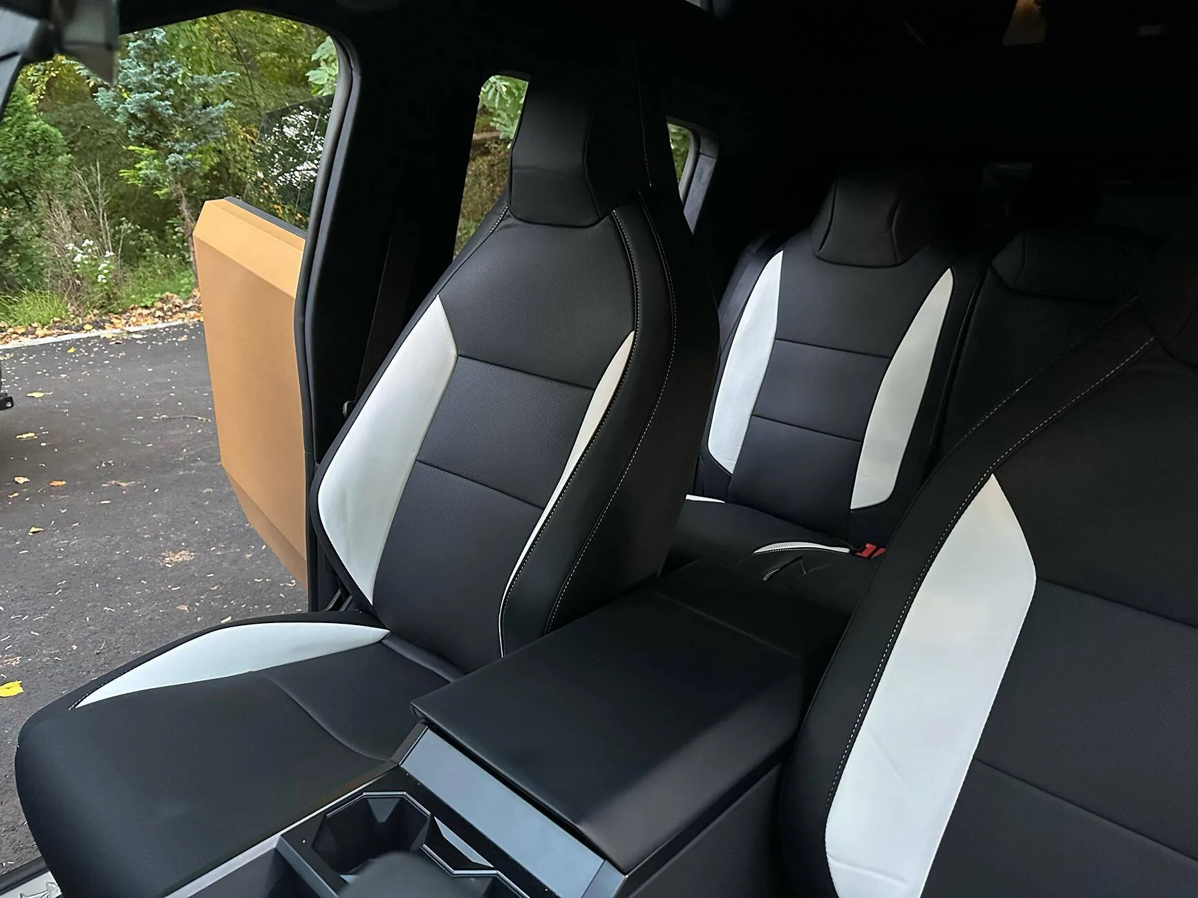 Tesla Roadster 2nd gen White seat covers from Elecfresh tempImage3fDxm8