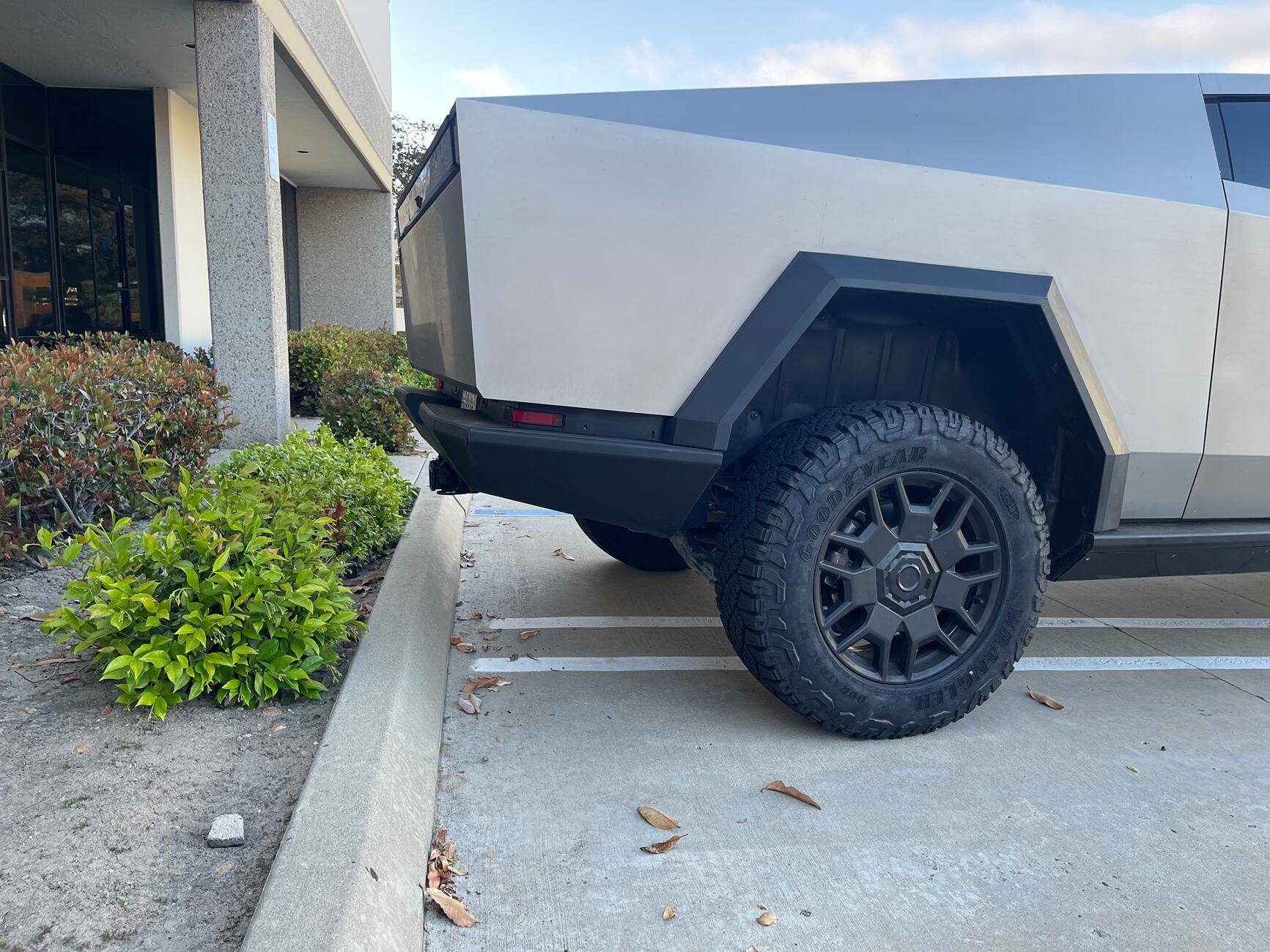 Tesla Roadster 2nd gen Any suggestion of tailgate spare tire mount solution?? tempImage8KiQmf