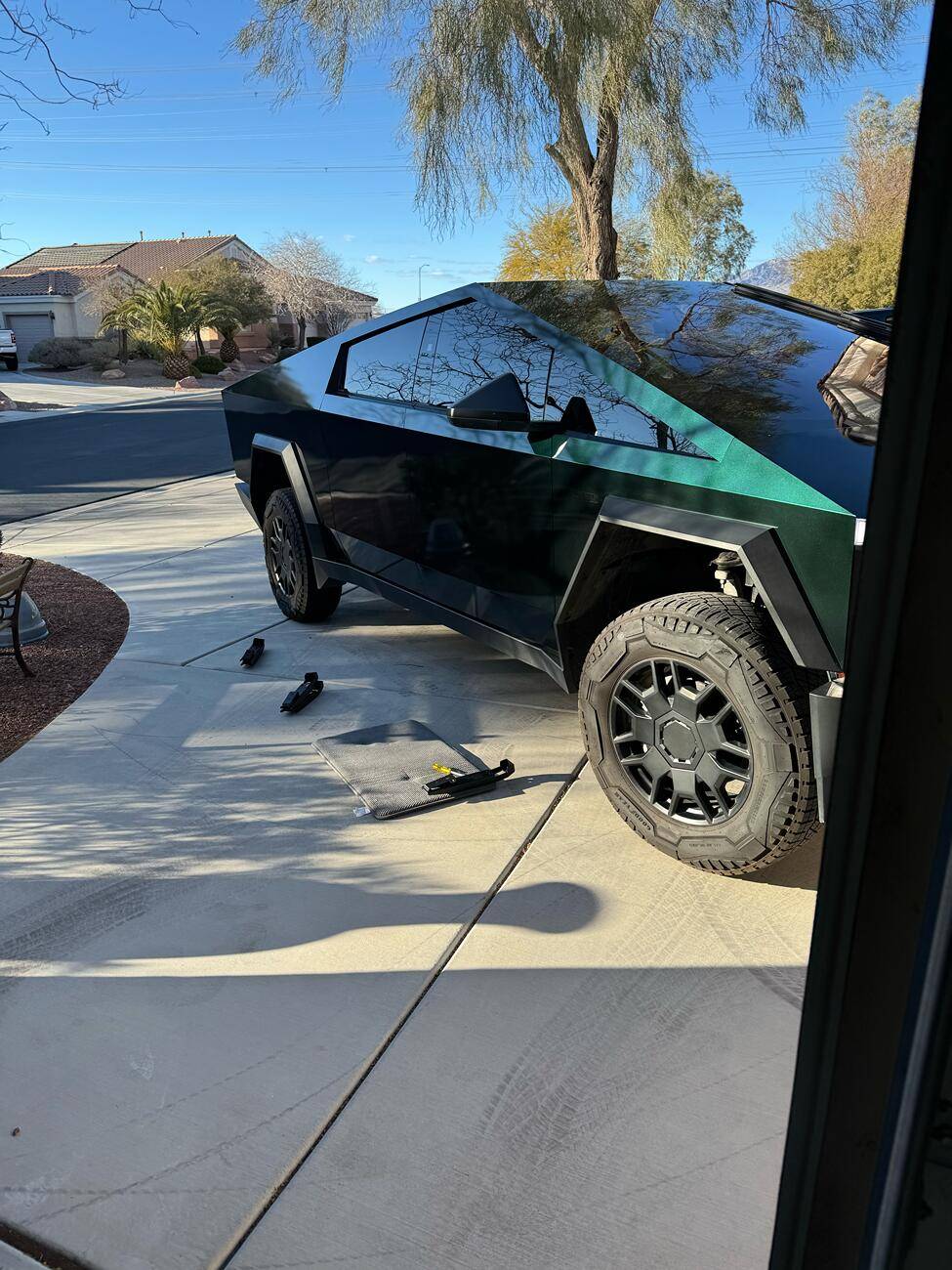 Tesla Cybertruck 𝐌𝐔𝐒𝐓 𝐇𝐀𝐕𝐄 𝐂𝐲𝐛𝐞𝐫𝐭𝐫𝐮𝐜𝐤 𝐑𝐮𝐧𝐧𝐢𝐧𝐠 𝐁𝐨𝐚𝐫𝐝𝐬!-𝐓𝐥𝐲𝐚𝐫𝐝 tempImageaEQudf