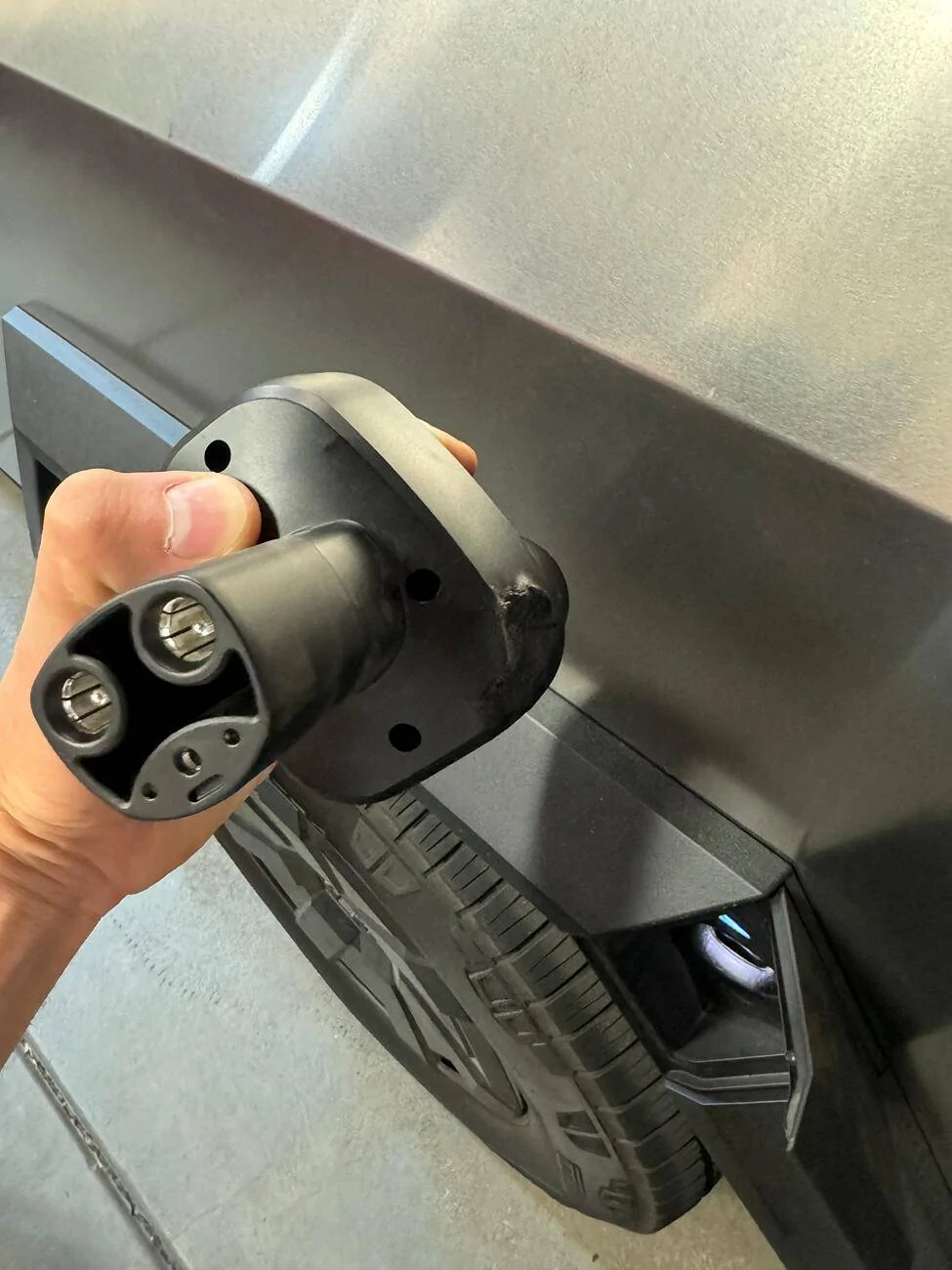 Tesla Roadster 2nd gen Charging cybertruck with CCS standard adapter tempImageHH2JSC