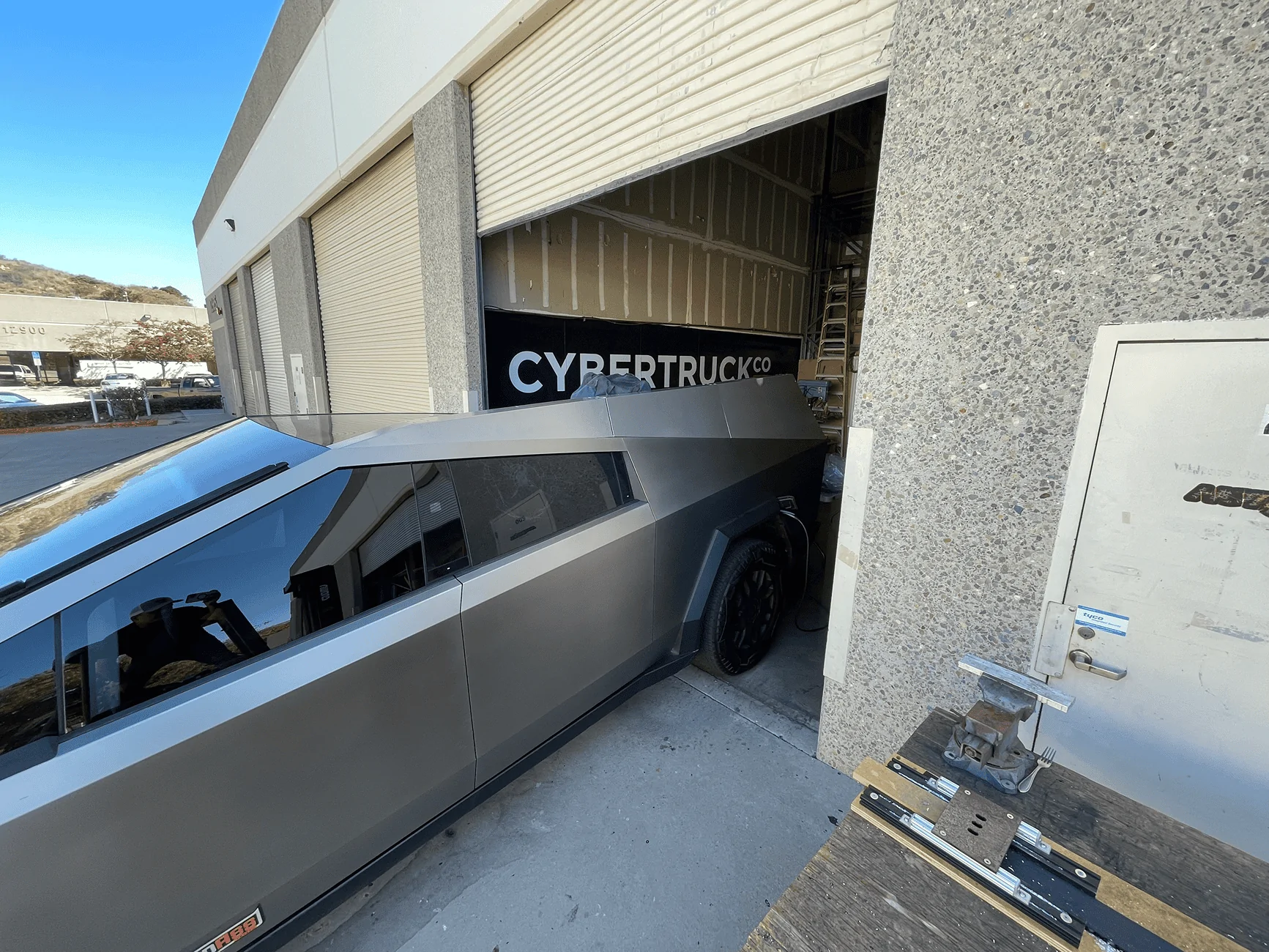 Tesla Cybertruck 💥CYBERTRUCKco - MOTO Bed Rack launched! 🏍️ tempImageiGGqQ