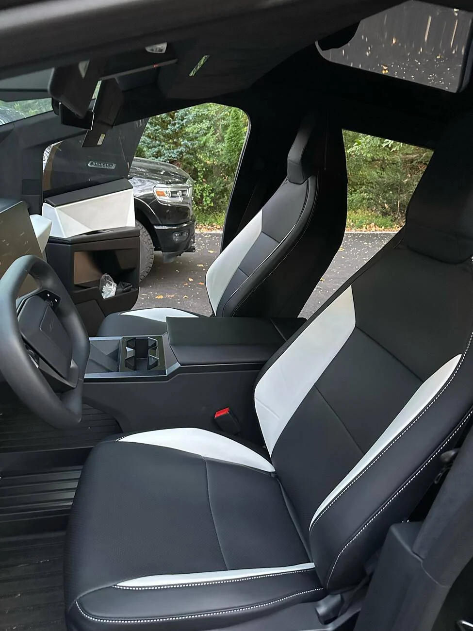 Tesla Roadster 2nd gen White seat covers from Elecfresh tempImagek5mnD3