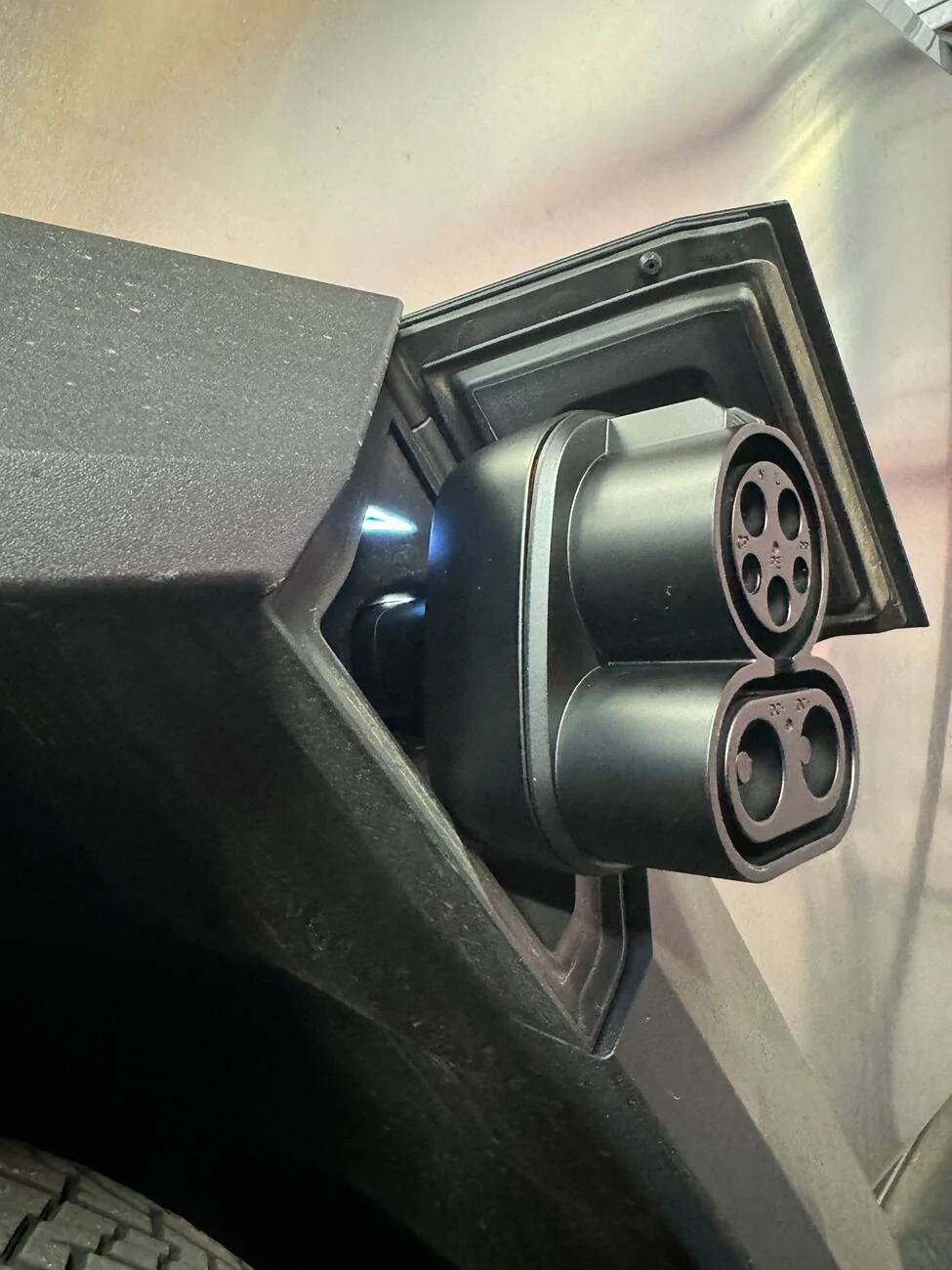 Tesla Roadster 2nd gen Charging cybertruck with CCS standard adapter tempImageL2Bau1