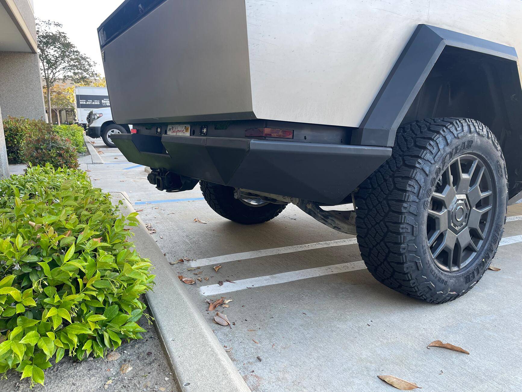 Tesla Roadster 2nd gen Any suggestion of tailgate spare tire mount solution?? tempImagenqmlHR