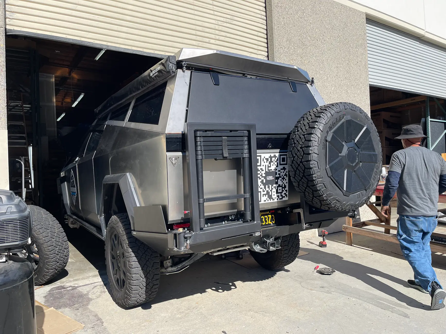 Tesla Cybertruck 💥 CYBERTRUCKco Heavy-Duty Aluminum Rear Bumper launched! 💥 tempImageOXbaUQ