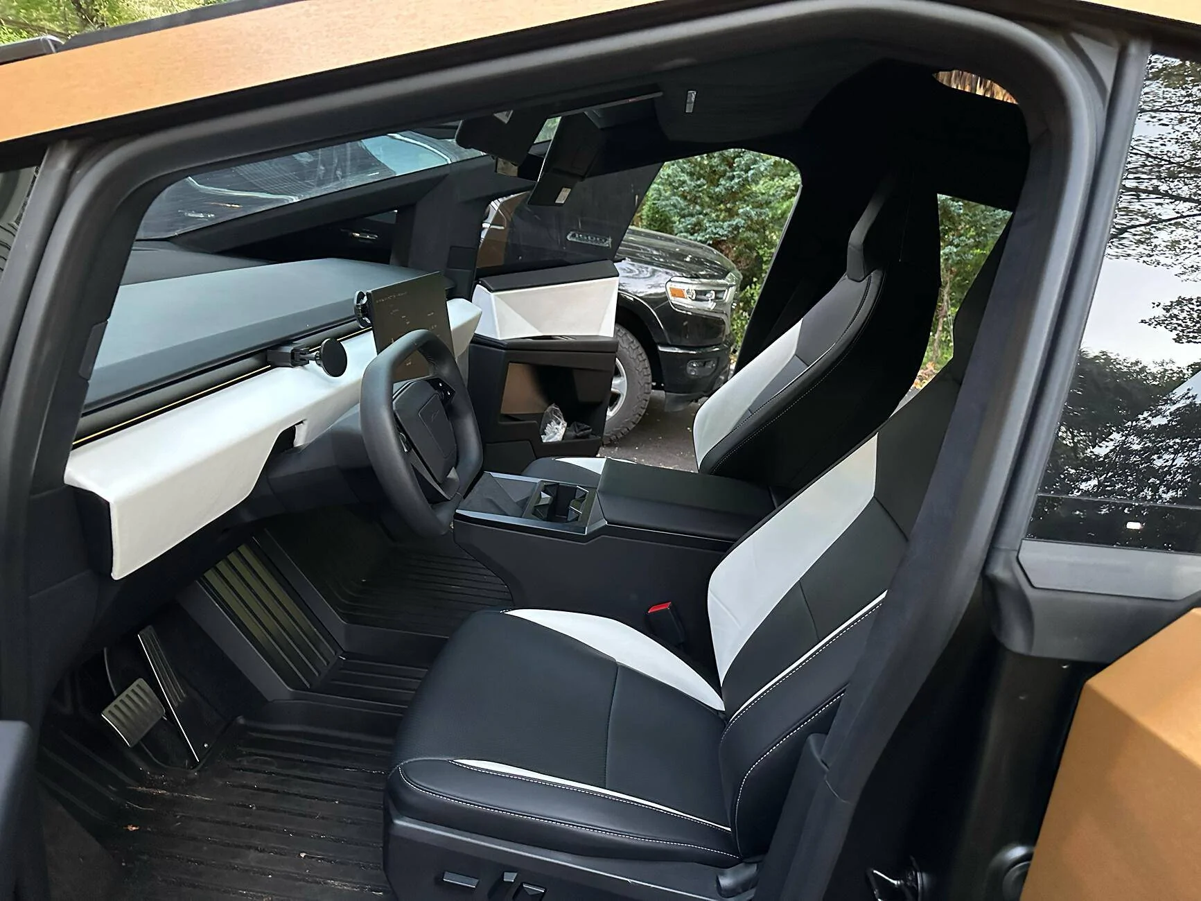 Tesla Roadster 2nd gen White seat covers from Elecfresh tempImageP1bdzi