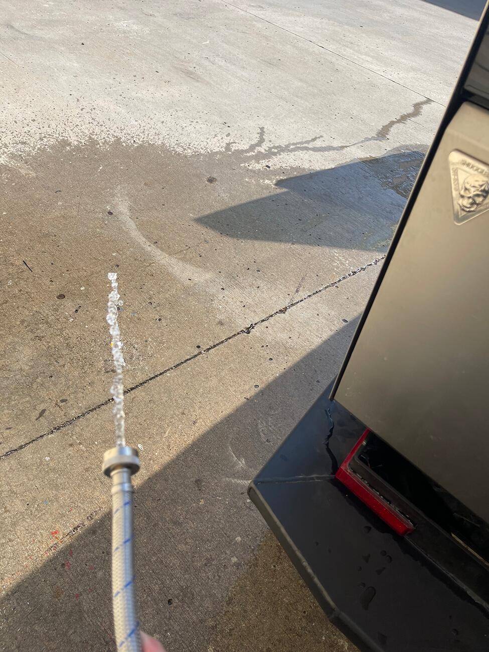 Tesla Cybertruck Camping shower / water heater tempImagesHxbdo