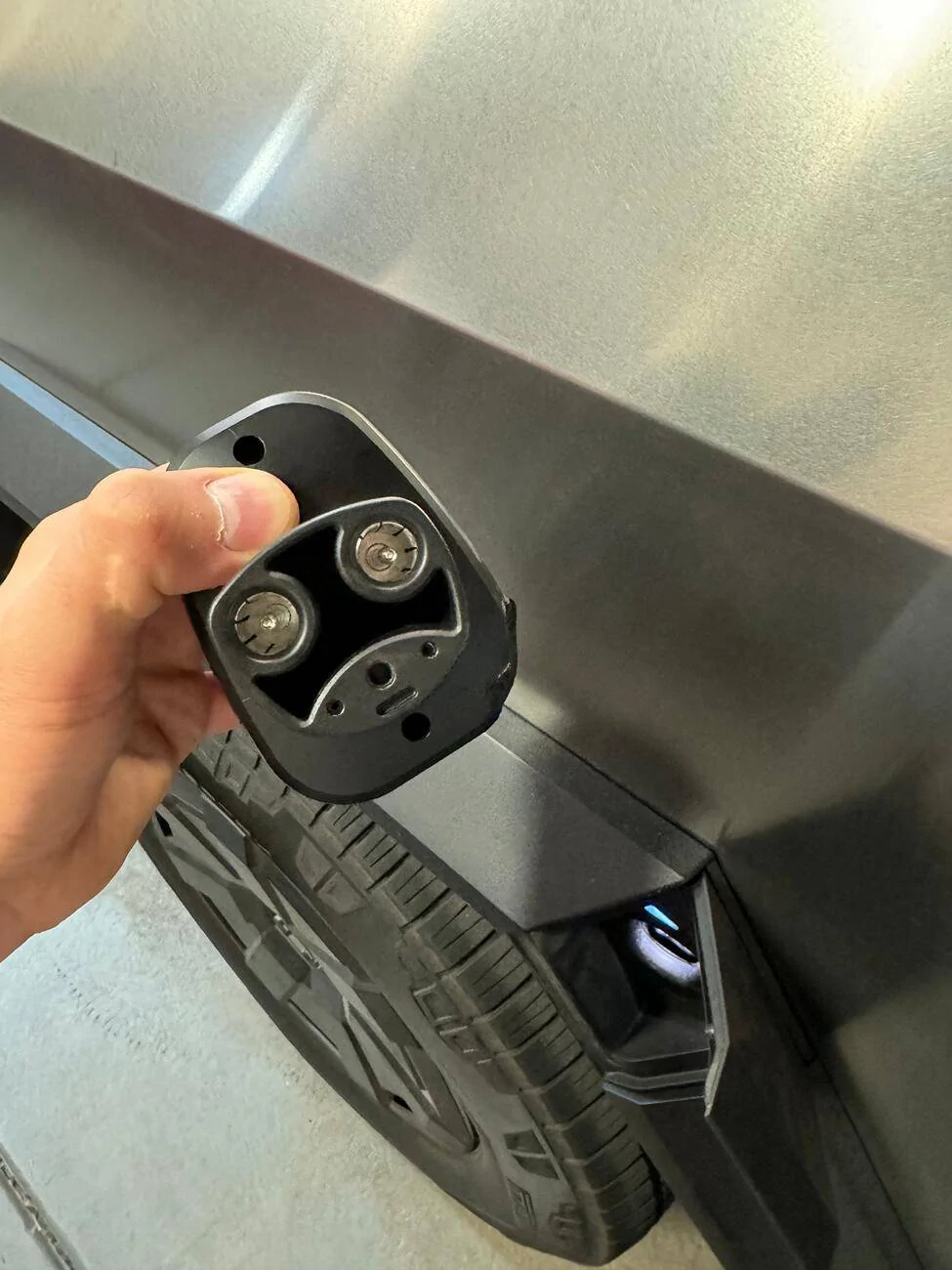 Tesla Roadster 2nd gen Charging cybertruck with CCS standard adapter tempImageyVTxv5
