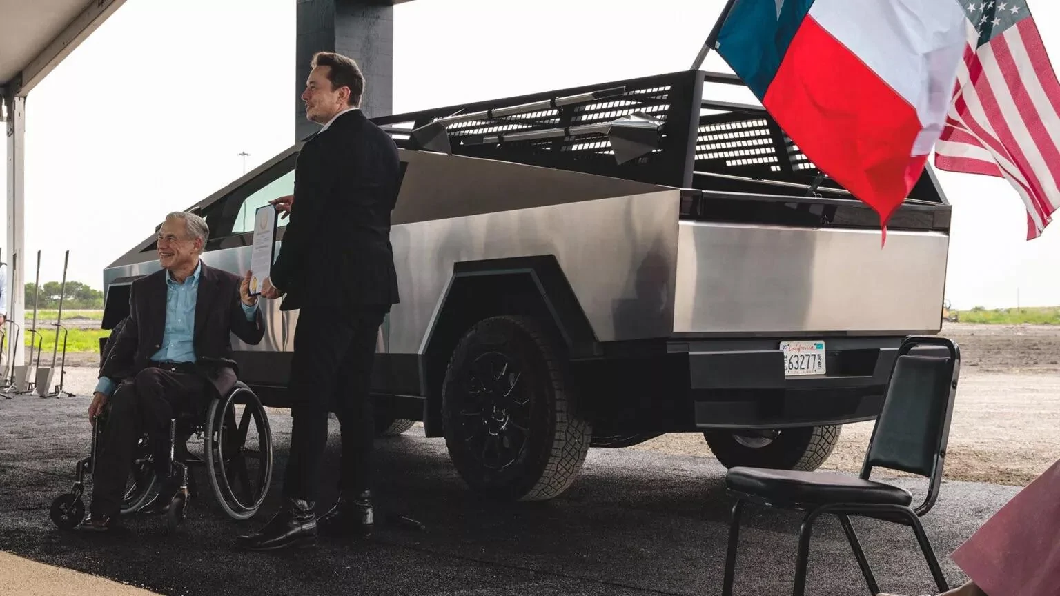Tesla Roadster 2nd gen Why doesn’t Cybertruck shop sell this accessory (bed tool rack)? Tesla-Cybertruck-2lll-1536x864