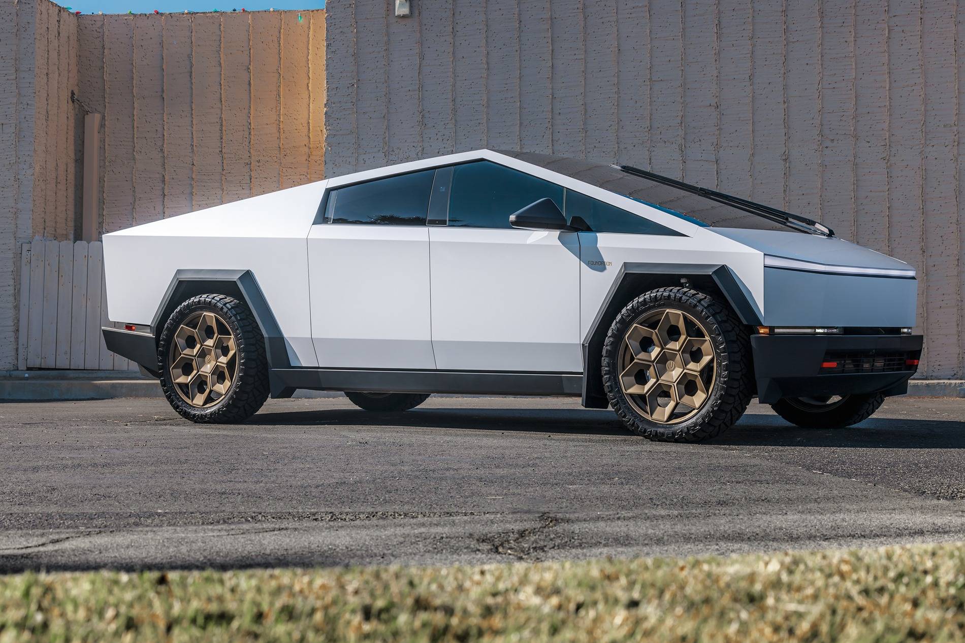 Tesla Cybertruck Cybertruck Aftermarket Wheels & Tires Photos + Info Compilation Tesla Cybertruck Bronze CYBRHEX Forged wheels 24 inch Unplugged Performance 3840px Image  (15)