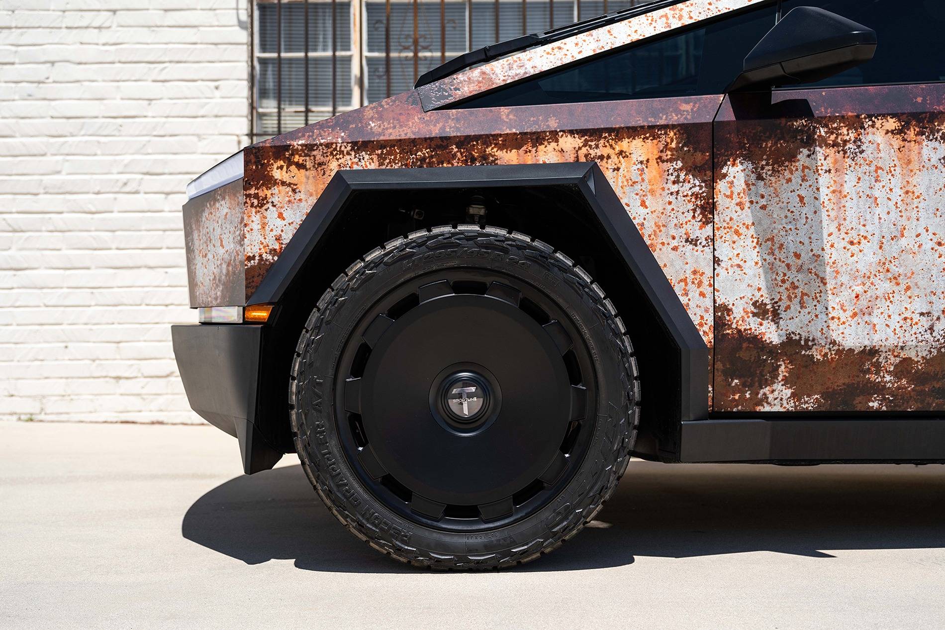 Tesla Cybertruck New Design! Cybertruck RUST custom printed wrap -- T Sportline tesla-cybertruck-custom-wrap-print-rust-24-ctm-matte-black-wheels-1920-14