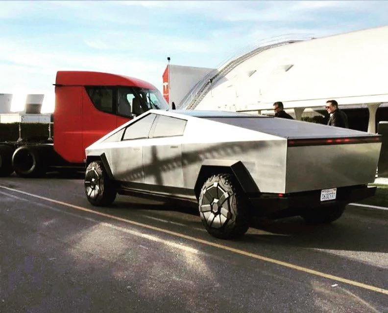 Tesla Cybertruck Cybertruck shoot brings out Tesla Semi Tesla Semi with Cybertruck Jay Leno Garag