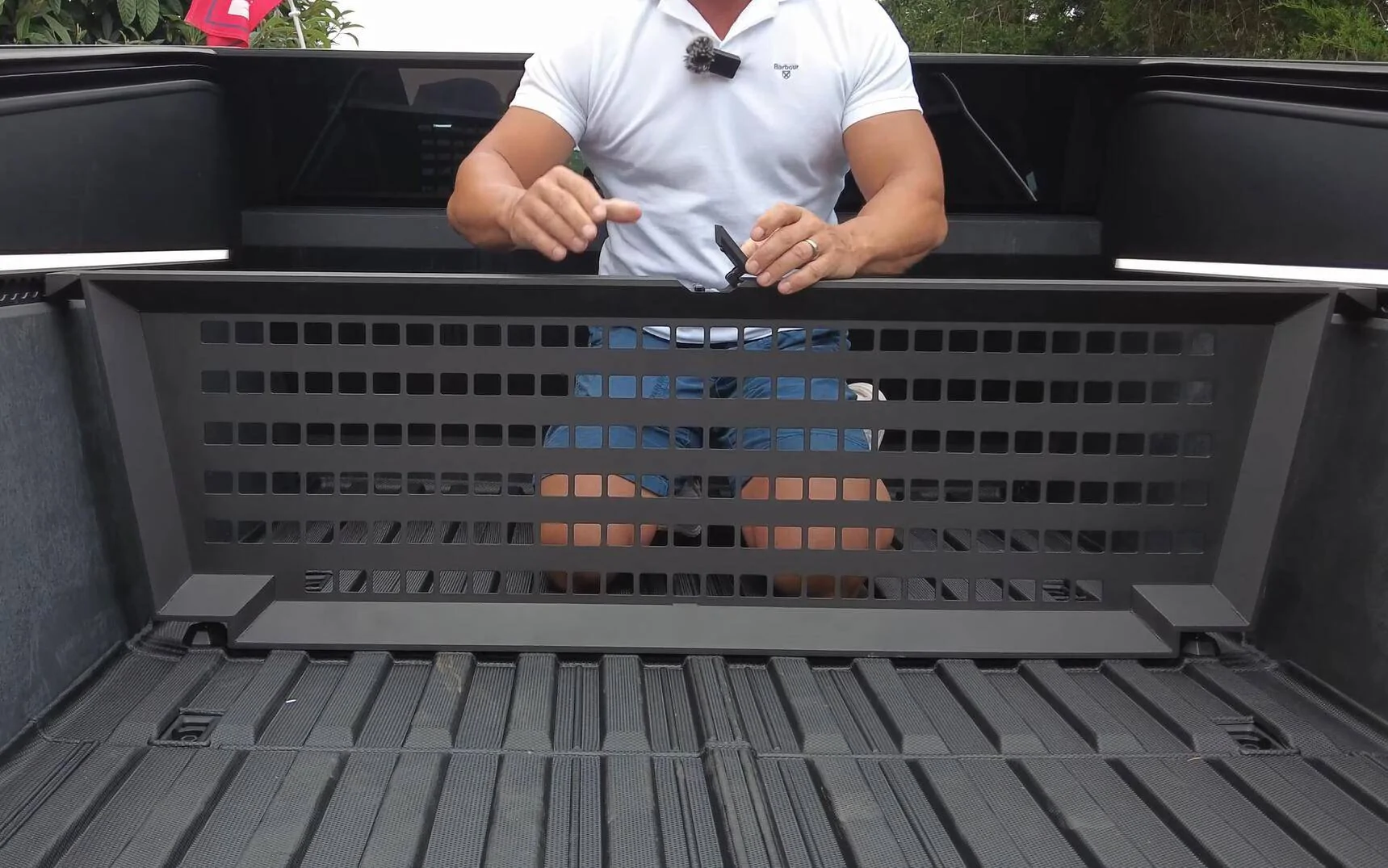 Tesla Cybertruck 🚀 Upgraded Cargo Divider's Most Comprehensive Review Video:  Solved  the OEM Issues that bother you most! 🚚 Teslaunch Cargo Divider (1)