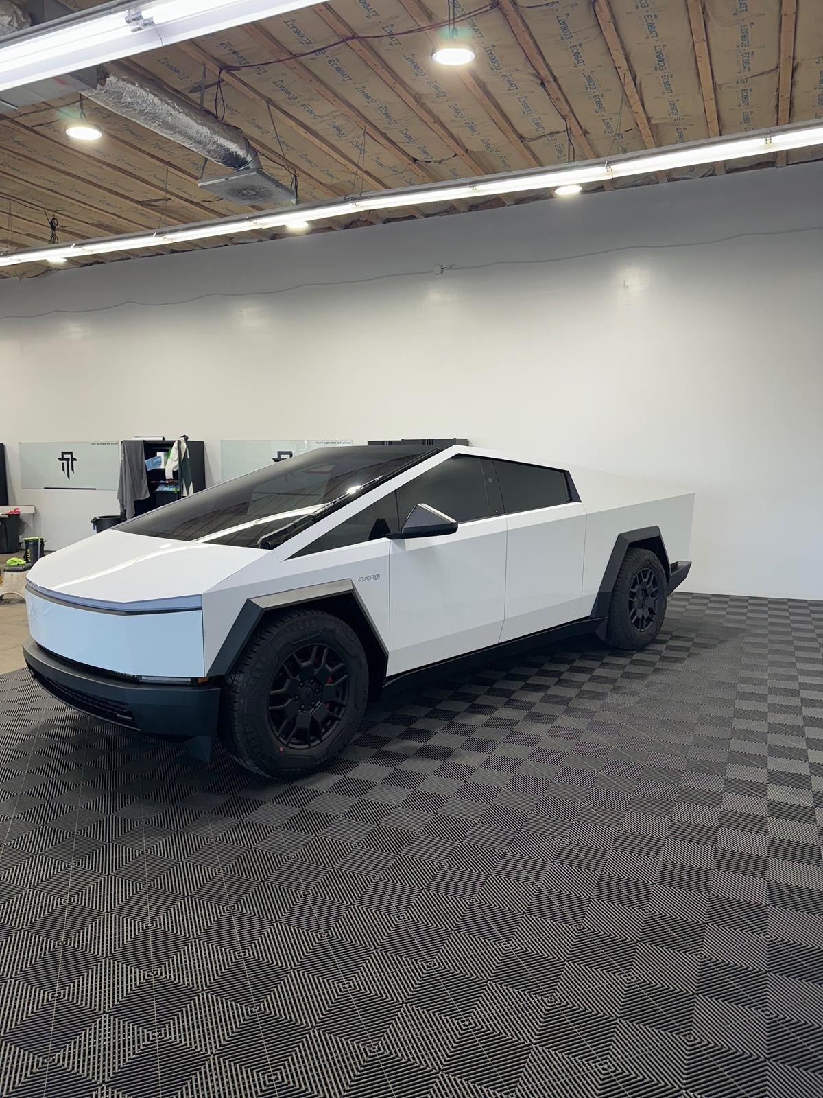 Tesla Roadster 2nd gen All white vs. two tone white on bottom, black on top? whit