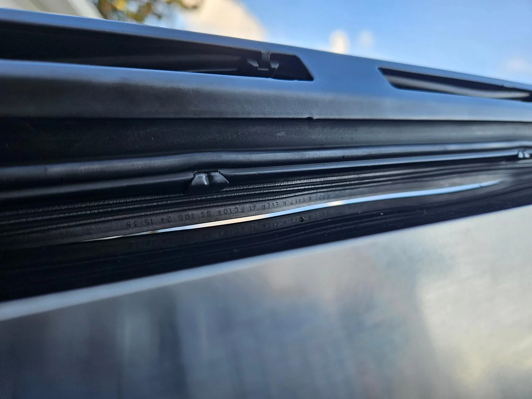 Tesla Roadster 2nd gen Windshield wiper blade fail wiper 1