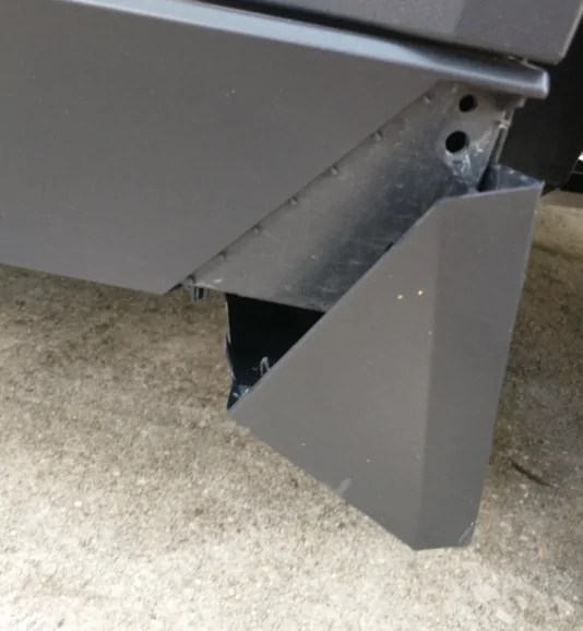 Tesla Roadster 2nd gen Road Damage to Rocker Fairing zimage10340